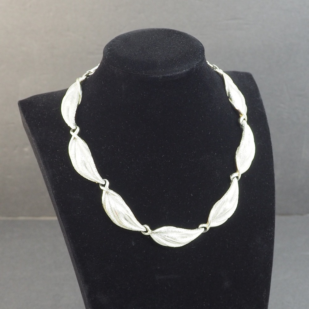 Coro Pegasus Necklace Choker Silver Tone Leaf Link Textured Statement Vintage